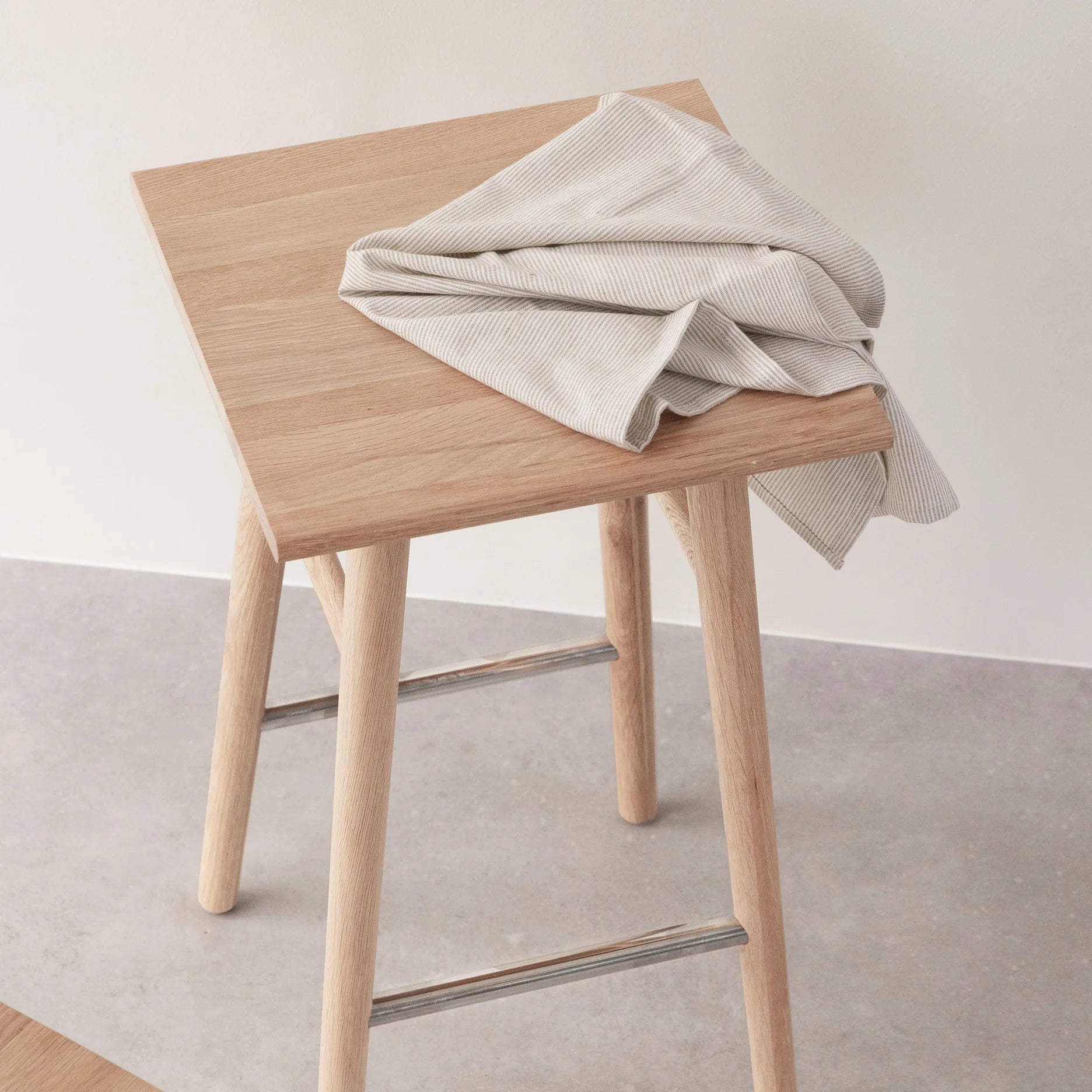 Wood II køkkenstol-hvidpigment egetræ